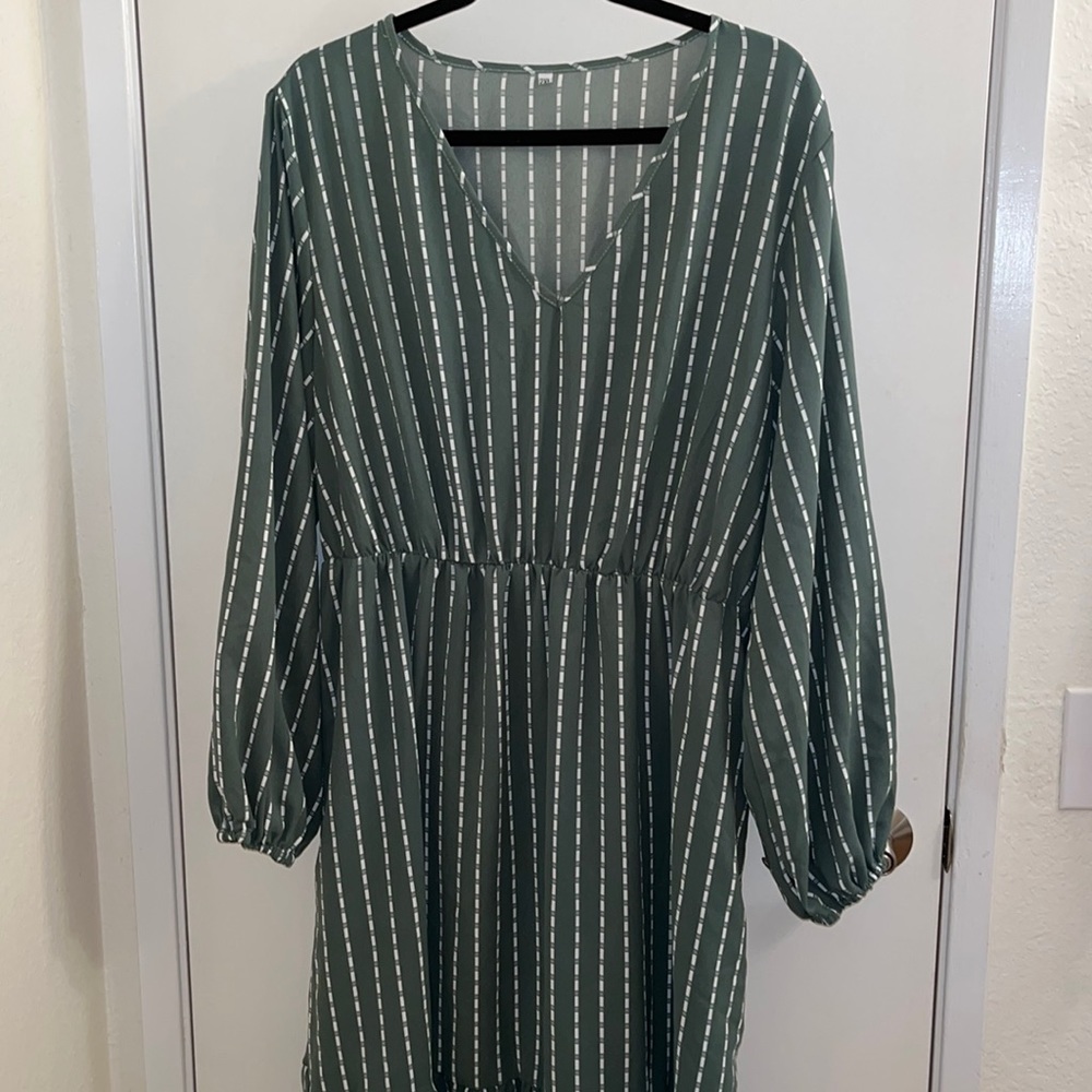 Green/White long sleeve dress